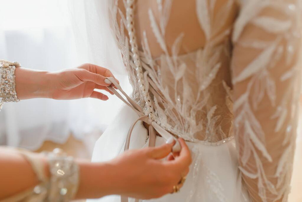 Bride dressing wedding gown. morning bride - Foto, immagini