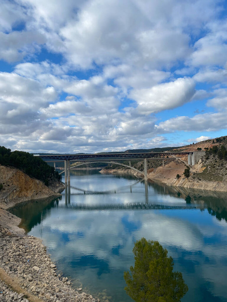 View of the Contreras reservoir located between the provinces of Valencia and Cuenca in Spain - Foto, Bild