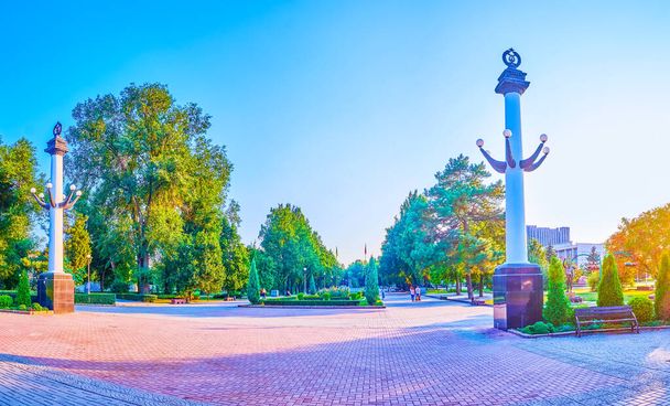 Labor Glory Park is a central park on Sobornyi Prospect, with lush greenery and its famous Walk of Fame with scenic pillars-streetlights, Zaporizhzhia, Ukraine - Fotó, kép