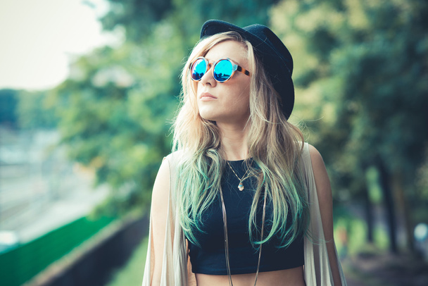 piękne młode blond włosy kobieta hipster - Zdjęcie, obraz