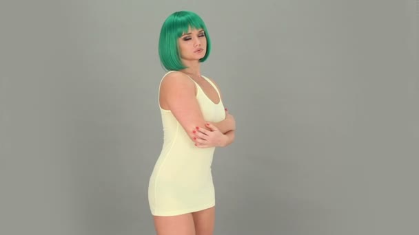 Mulher sexy com um cabelo verde
 - Filmagem, Vídeo