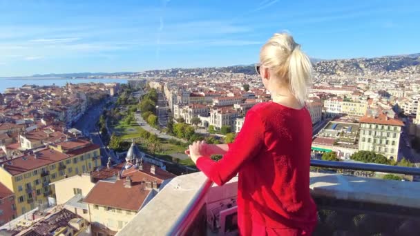 Nainen Nizzan panoraama kellotorni - Materiaali, video