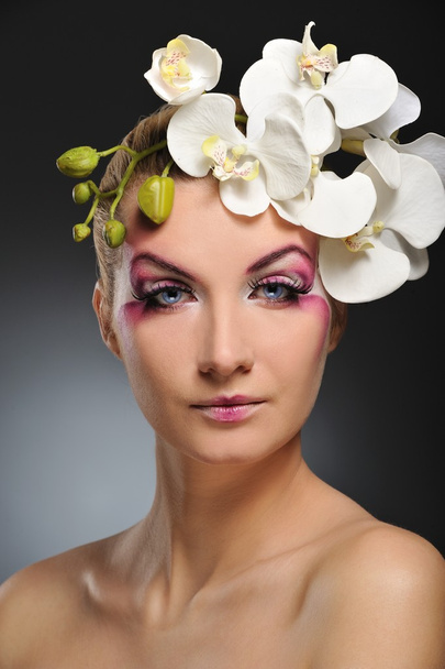 Beautiful woman with creative make-up - Foto, afbeelding