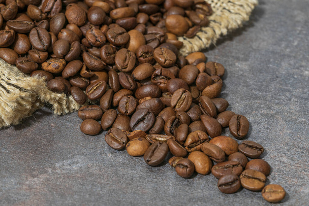 Pražená kávová zrna textury pozadí. Kávová zrna pozadí. Pozadí z pražených kávových zrn. Detailní záběr - Fotografie, Obrázek