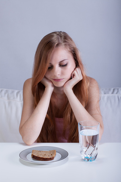 Girl on a starvation diet - Foto, Imagen