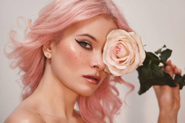 Soft-Girl Style with Trend Pink Flying Hair, Fashion Make-up. Blond Woman Face with Freckles, Blush Rouge, Rose Flowers - Fotografie, Obrázek