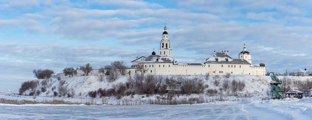 Πανοραμική άποψη της Κοίμησης της Θεοτόκου Μονή Sviyazhsky, Ρωσία. - Φωτογραφία, εικόνα