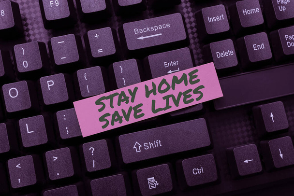 Das Schreiben von Text Stay Home rettet Leben. Geschäftsansatz verringert die Anzahl der infizierten Patienten, indem sie das Haus nicht verlassen, Krankenhausaufzeichnungen und Berichte eintippen, ein neues E-Book-Leseprogramm erstellen - Foto, Bild
