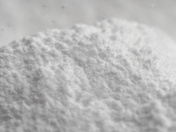 Пухнастий білий порошкоподібний цукровий пісок макро крупним планом
 - Фото, зображення