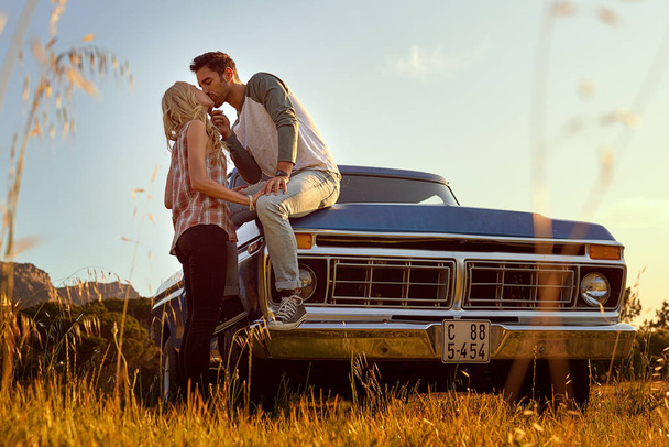 Defining moments in their relationship. Shot of an affectionate young couple on a roadtrip. - Foto, imagen