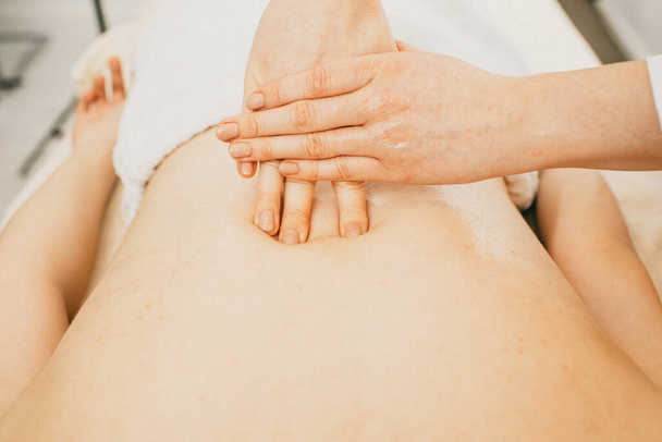  жінка в масажному салоні
 - Фото, зображення