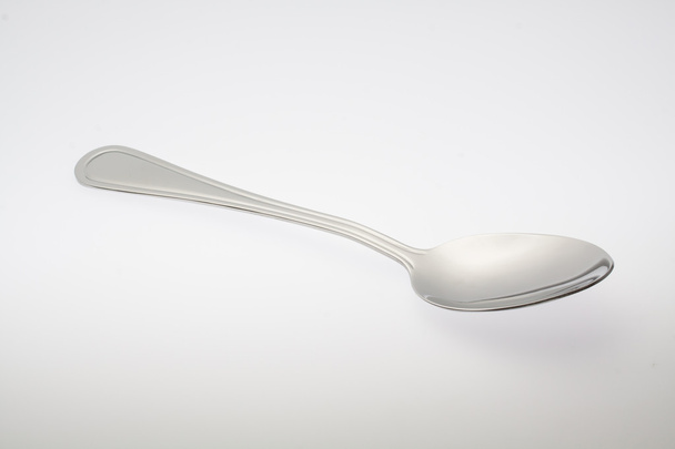 un cucchiaio d'argento isolato su sfondo bianco
 - Foto, immagini