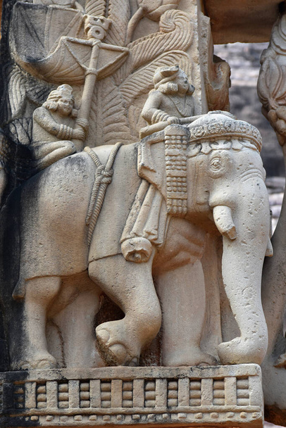 Stupa n. 1, porta nord, primo piano dei dettagli dell'elefante. Patrimonio dell'umanità, Sanchi, Madhya Pradesh, India - Foto, immagini