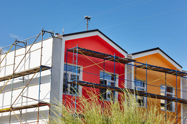 The progress of construction of the kindergarten building. Modern decoration of building facades - Φωτογραφία, εικόνα