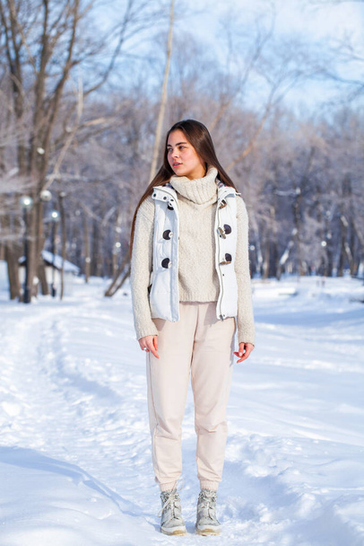 Full length portrait of young beautiful girl posing in winter park - Фото, изображение