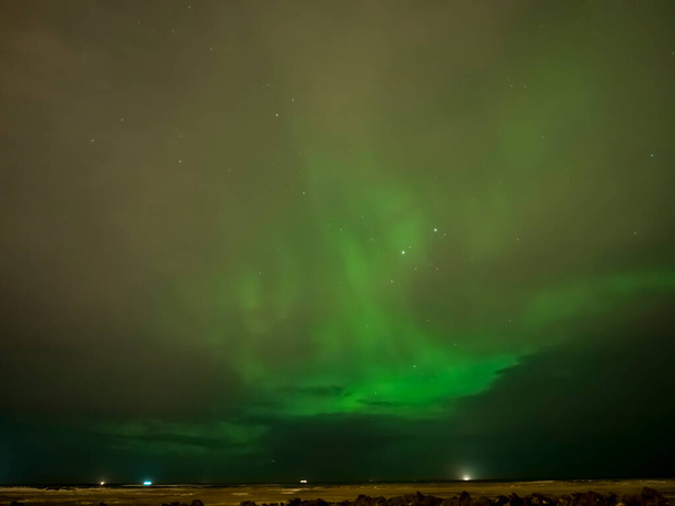 Kuzey ışıkları manzarası, Rekjanes yarımadası üzerinde Aurora borealis, İzlanda - Fotoğraf, Görsel