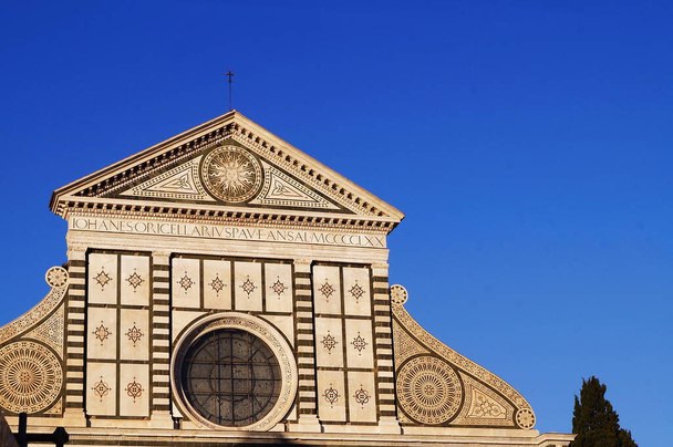 イタリアフィレンツェのサンタ・マリア・ノヴェッラ教会のファサードの詳細 - 写真・画像