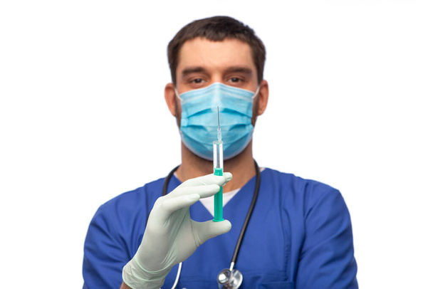 male doctor in mask and gloves with syringe - Fotoğraf, Görsel