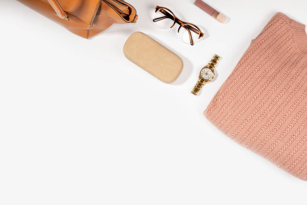 set of fashionable womens accessories on a white background with a place for text. Leather bag, womens watch, glasses, lipstick, knitted sweater. beauty flatley. - Foto, Imagen