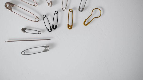 pins and needles of various types in bulk  - Foto, Imagem