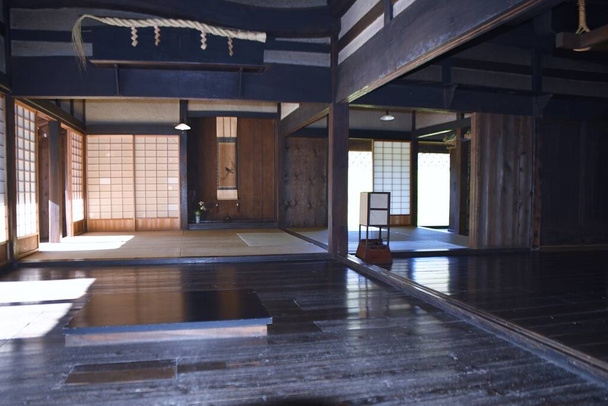 Das Reetdachhaus eines wohlhabenden Bauern, das 1804 während der Edo-Zeit in Japan erbaut wurde. - Foto, Bild