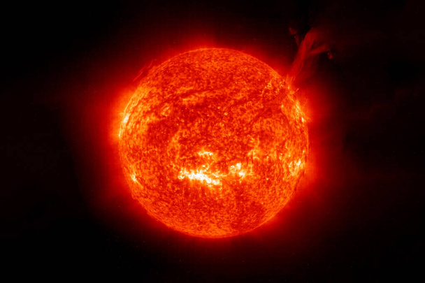 Il sole dallo spazio su uno sfondo scuro. Elementi di questa immagine forniti dalla NASA - Foto, immagini