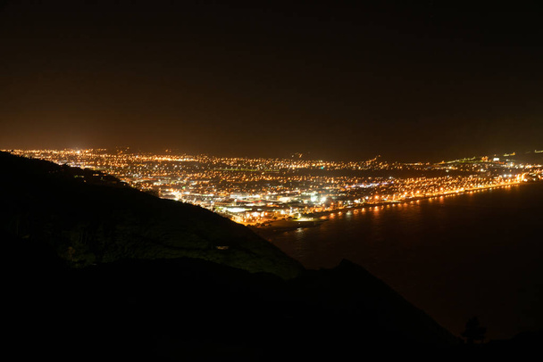 Petone städtische Nachtlichter von Newlands Hügeln in Wellington Neuseeland - Foto, Bild