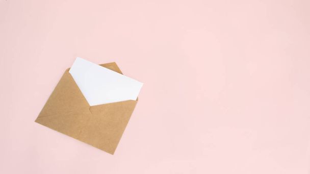 Letter brown craft envelope layout of sheet isolated on a pink background mocap copy space for text - Foto, Bild
