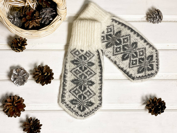 New year flat lay layouts. Knitted mittens with a pattern - Фото, зображення