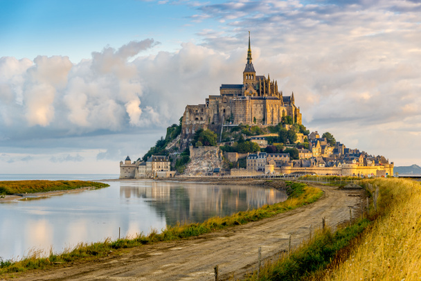 Nézd meg reggel a mont saint-michel - Fotó, kép