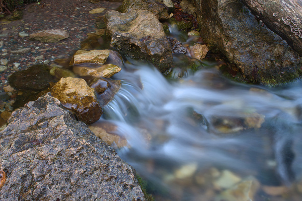 Cascada en el río
 - Foto, imagen