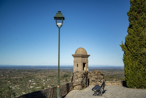 le Point de vue de la Forte Sao Roque dans la vieille ville de Castelo de Vide en Alentejo au Portugal. Portugal, Castelo de Vide, octobre 2021 - Photo, image