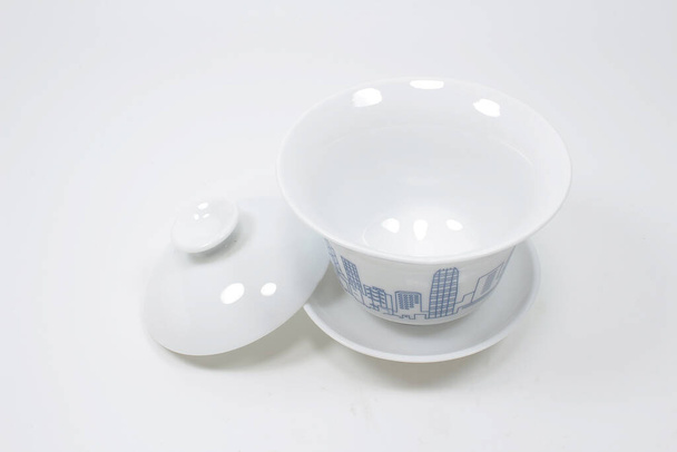 o conjunto de porcelana de chá chinês no fundo branco - Foto, Imagem