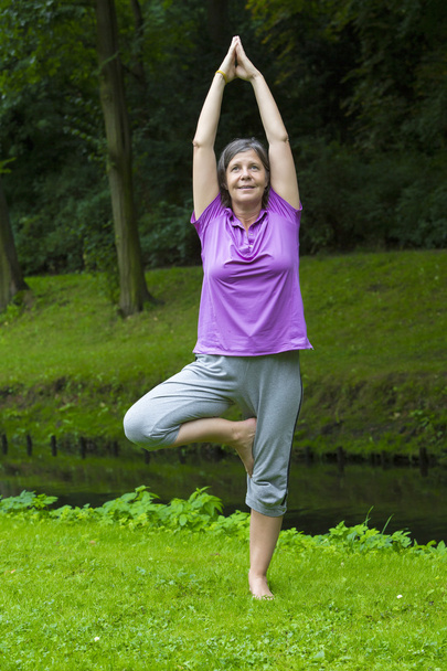 woman doing yoga - 写真・画像