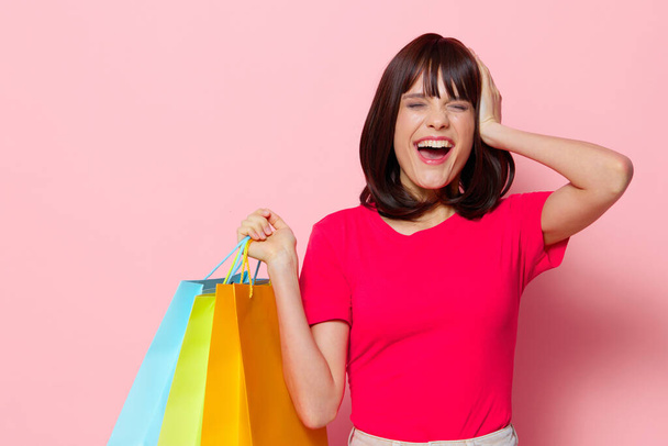Frau beim Einkaufen im Geschäft Spaß Unterhaltung isoliert Hintergrund - Foto, Bild
