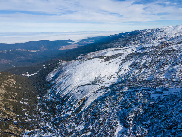Amazing Aerial winter landscape of Rila Mountain near Malyovitsa peak, Bulgaria - Foto, immagini