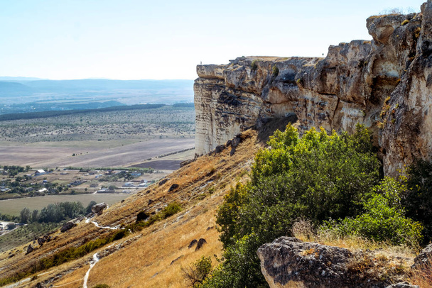 White Rock Ak Kaya.Crimea.10 september 2021.View on White Rock Ak Kaya on the Crimean Peninsula. - Foto, imagen