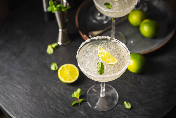 Margarita cocktail with lime - Foto, immagini
