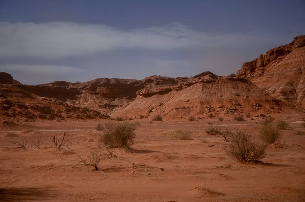 A száraz száraz sivatagi táj a Hold-völgy Argentínában - Fotó, kép