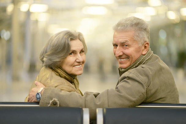 Senior couple at airport - 写真・画像