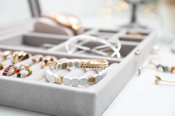 Elegant jewelry box with beautiful bijouterie on white table, closeup - Foto, afbeelding