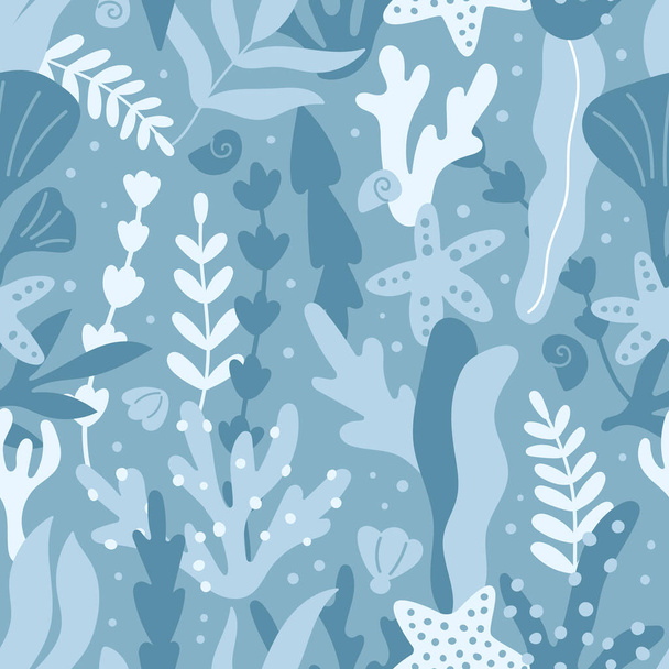 Elle çizilmiş yosunlar, mercanlar ve deniz yıldızlarıyla kusursuz bir yol izledik. Mavi arka planda akvaryum su bitkileri. Sualtı bitkileri silueti. - Vektör, Görsel
