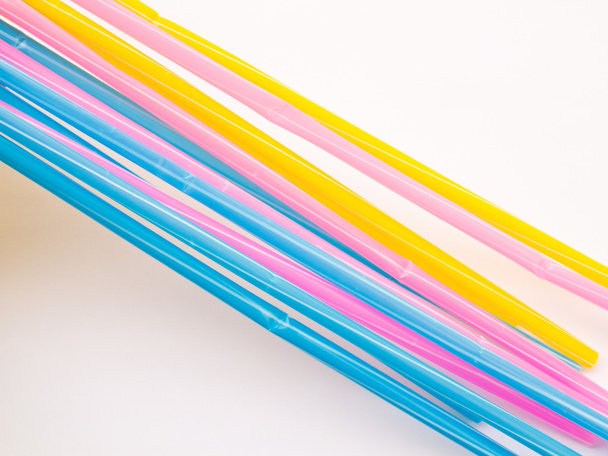 Красочные соломинки, изолированные на белом фоне
 - Фото, изображение