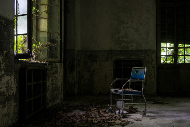 A picture of a scary place in an abandoned asylum - Foto, imagen