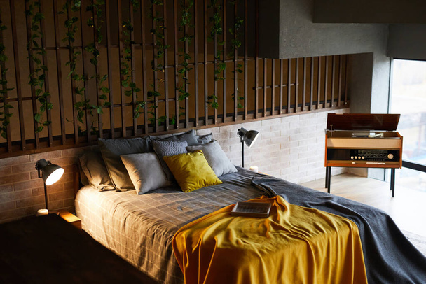 Acogedor dormitorio con viñedos - Foto, Imagen