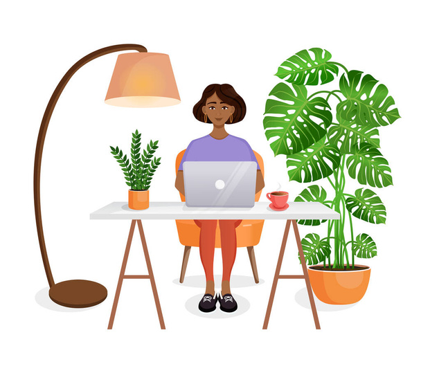 Vrouw zit aan een tafel, werkt thuis op een computer. Afstandswerk, freelance, thuiskantoor, programmering, training. Interieur met planten. Vectorillustratie - Vector, afbeelding