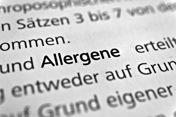 Allergene - Arzneimittelgesetz, schwarz-weißer Text - Foto, Bild