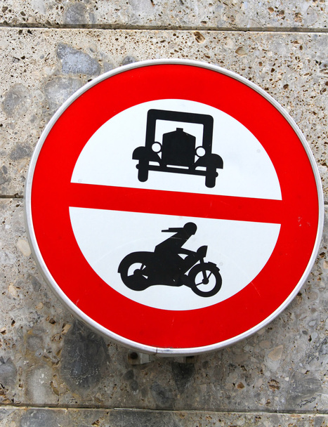 すべての自動車及び自動車オートバイの禁止交通信号 - 写真・画像