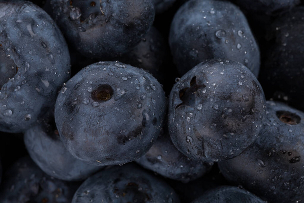 Fresh blueberries with water drops - close up background - Foto, Imagen