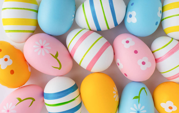 Happy Easter concept. Colorful Easter eggs background - Foto, afbeelding